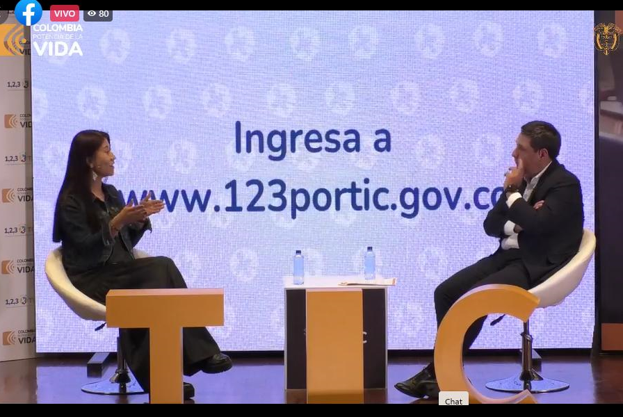 Fotografía del Ministro TIC Mauricio Lizcano en conversatorio mediante un Facebook Live con la psicóloga experta en crianza digital Viviana Quintero. Fotografía del Ministro TIC Mauricio Lizcano en conversatorio mediante un Facebook Live con la psicóloga experta en crianza digital Viviana Quintero.