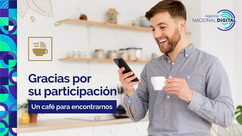 Colaboradores en el Café Institucional