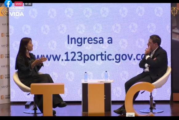Fotografía del Ministro TIC Mauricio Lizcano en conversatorio mediante un Facebook Live con la psicóloga experta en crianza digital Viviana Quintero. Fotografía del Ministro TIC Mauricio Lizcano en conversatorio mediante un Facebook Live con la psicóloga experta en crianza digital Viviana Quintero.