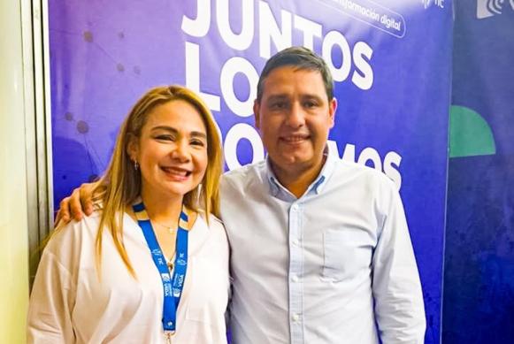 Viviana Bayuelo Serrano, directora de la Agencia Nacional Digital y el ministro de Tecnologías de la Información y las Comunicaciones, Mauricio Lizcano en el evento clausura de la Inducción a Autoridades Territoriales en la ciudad de Cali.