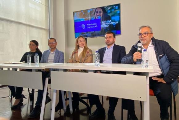 Funcionarios de la Agencia Nacional Digital en Rendición de Cuentas 2023, de izquierda a derecha: Jenny Alejandra Espinosa Calvo, Subdirectora Jurídica (e); Juan Orlando Camino Ochoa, Subdirector de Desarrollo y SCD; Viviana Bayuelo, Directora General; Norbey Garavito, Subdirector Administrativo (e); y Luis Alberto Clavijo, Asesor de la Dirección. Funcionarios de la Agencia Nacional Digital en Rendición de Cuentas 2023, de izquierda a derecha: Jenny Alejandra Espinosa Calvo, Subdirectora Jurídica (e); Juan Orlando Camino Ochoa, Subdirector de Desarrollo y SCD; Viviana Bayuelo, Directora General; Norbey Garavito, Subdirector Administrativo (e); y Luis Alberto Clavijo, Asesor de la Dirección.