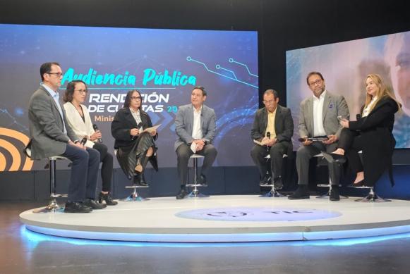 El ministro de Tecnologías de la Información y las Comunicaciones, Mauricio Lizcano junto a los Directores de las Entidades Adscritas, en la transmisión en vivo de la Rendición de Cuentas MinTic 2023. El ministro de Tecnologías de la Información y las Comunicaciones, Mauricio Lizcano junto a los Directores de las Entidades Adscritas, en la transmisión en vivo de la Rendición de Cuentas MinTic 2023.