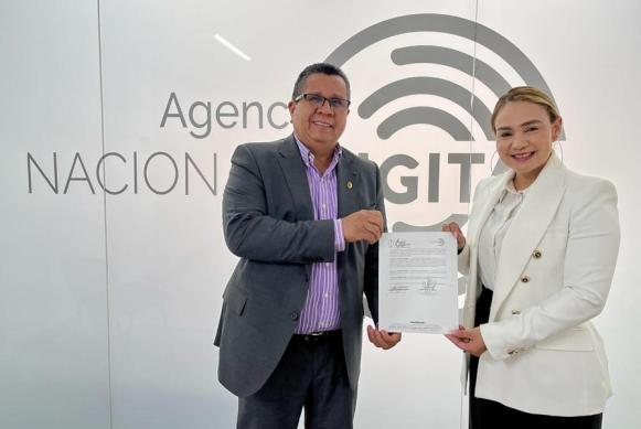 Rector de la Universidad de Córdoba, Jairo Torres Y Directora de la Agencia Nacional Digital , Viviana Bayuelo Serrano.